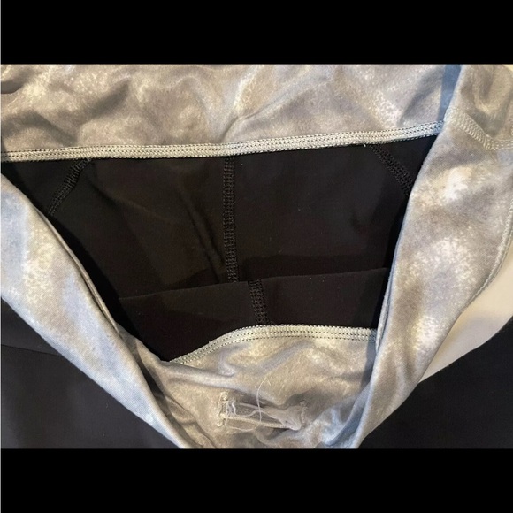 Women’s Lululemon Capri Running Leggings - Size 8 - Picture 3 of 7